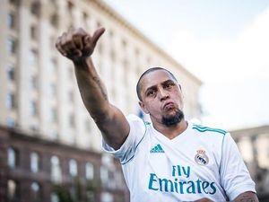 Hore! Roberto Carlos, Veron hingga Materazzi Akan Datang ke Indonesia