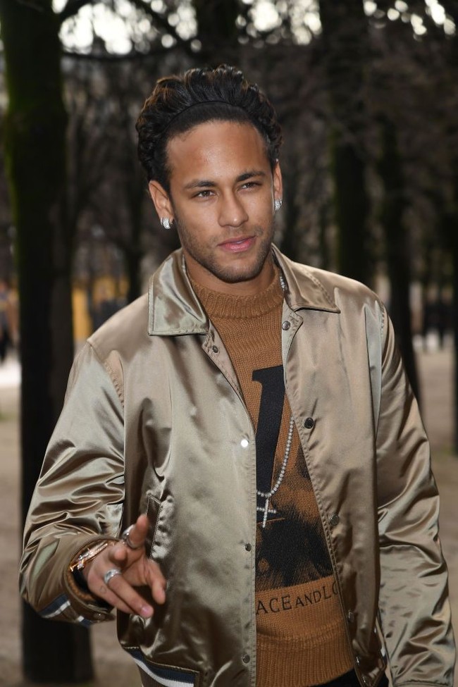 Wagner mengatakan, saat rambutnya ingin ditata, Neymar selalu mengirimkan supir untuk menjemput dan mengantarkannya pulang. Foto: Getty Images