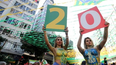 Rupa Bahagia Suporter Brasil Kalahkan Kosta Rika