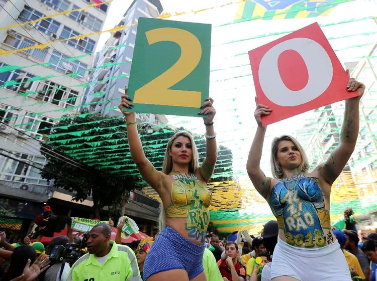 Rupa Bahagia Suporter Brasil Kalahkan Kosta Rika