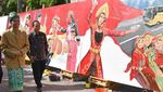 Foto: Gaya Jokowi Berbusana Adat Bali yang Curi Perhatian