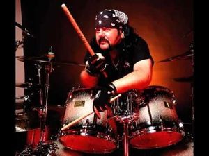 Vinnie Paul Meninggal Dunia