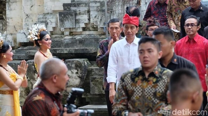 Jokowi Beri Kuliah Umum dan Lepas Pawai Kesenian Bali Hari Ini