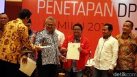 Dalam rapat itu KPU menyampaikan rekapitulasi DPS dari 34 provinsi di Indonesia 130 perwakilan luar negeri.