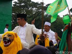 Kampanye Akbar di Bandung, Ridwan Kamil-Uu Naik Sisingaan
