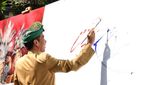 Foto: Gaya Jokowi Berbusana Adat Bali yang Curi Perhatian