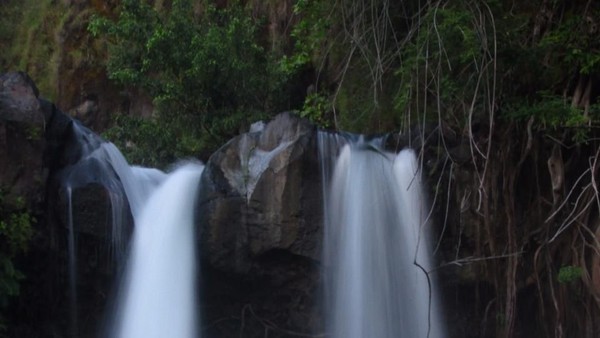 Foto: Di kaki Gunung Tambora juga ada mata air terjun Tampuro yang berada di Desa Piong, Kecamatan Sanggar. Sumber mata air ini memiliki air yang jernih serta memiliki debit air yang besar (Agus Budi Santosa/Istimewa)