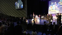Tak terkecuali saat kunjungan keluar negeri. Hadiah sepeda juga dibagikan Jokowi melalui kuis.