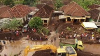 Akibat kejadian tersebut sedikitnya 328 unit rumah rusak. ANTARA FOTO/Zabur Karuru.