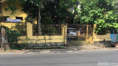 Foto: Melihat Lokasi TKP Penembakan Terduga Teroris di Depok