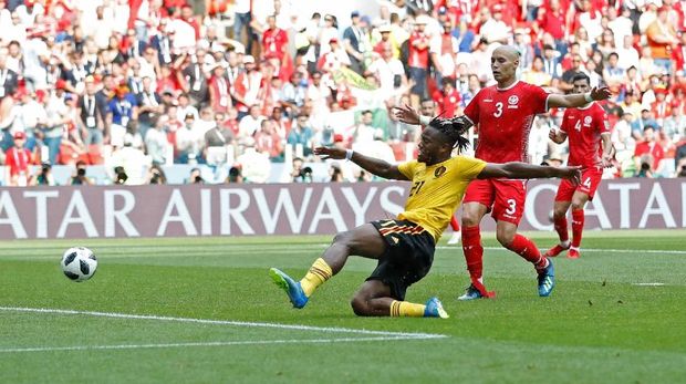 Michy Batshuayi ketika mencetak gol kelima Belgia. 