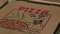 Tiga kotak pizza vegan ini bisa dihabiskan oleh Miley sendirian lho. Jadi vegan tidak seseram kedengarannya. Foto: Instagram @mileycyrus