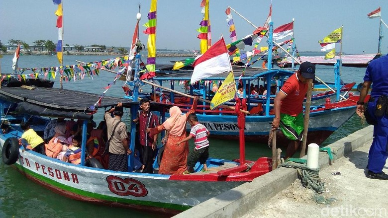 Melihat Lomban, Sedekah Laut Jepara yang Kental Napas Keislaman Melihat Lomban, Sedekah Laut Jepara yang Kental Napas Keislaman