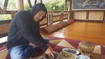Intip Keseruan Dedi Mulyadi Ketika Makan Pecel hingga Ngulek Sambal Rujak