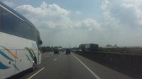 Sekitar pukul 15.00 WIB, kendaraan yang ditumpangi detikcom telah sampai di kawasan Cawang atau KM 0 Tol Jakarta-Cikampek.  (Foto: Dwi Andayani/detikcom)