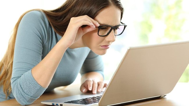 Ini Dia 4 Tips Redakan Mata Lelah Karena Menggunakan Kacamata