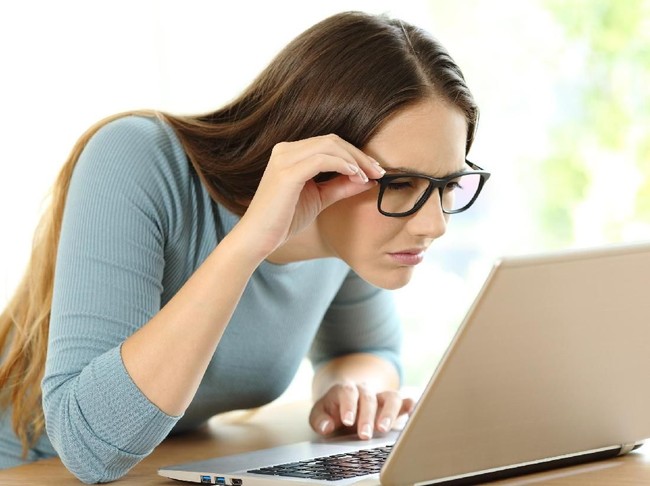 4 Pertanda Sudah Saatnya Kamu Beli Kacamata Baru