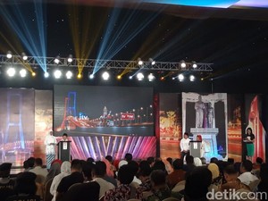 Debat Langsung Panas, Khofifah Serang Gus Ipul Soal Era Industri 4.0
