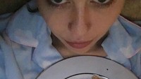 Sepiring pasta creamy gurih ini, jadi teman Miley sebelum ia pergi tidur. Semuanya terbuat dari bahan vegan lho. Foto: Instagram @mileycyrus