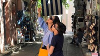 Eddy diketahui saat ini menginjak usia 11 tahun. Kalau dilihat dari foto ini, Maudy dan Eddy tingginya hampir sejajar.  Foto: Instagram/ maudykoesnaedi