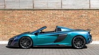 Kalau mau menerapkan warna spesial itu di mobil McLaren, konsumen harus mengeluarkan biaya lebih. MSO Amazon Colour Stream menambahkan biaya sebesar 29.045 poundsterling atau sekitar Rp 540 jutaan.  Foto: Motor1
