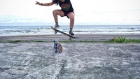 Video yang diunggah di akun Instagram pribadinya dan sudah ditonton lebih dari 2,2 juta kali itu ia dedikasikan untuk merayakan hari skateboarding sedunia yang jatuh pada tanggal 21 Juni lalu. Foto: Instagram/phopira