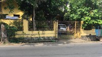 Selain itu, polisi menangkap 1 terduga terorisme berinisial MM hari ini. Penangkapan dilakukan di depan gang kontrakan di Kelurahan Mekar Jaya, Sukmajaya, Depok.