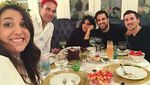 Menikah Bulan Lalu, Begini Kemesraan Cesc Fabregas dan Keluarga saat Makan Bareng