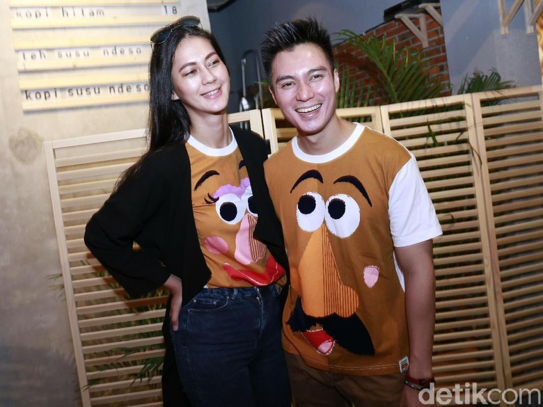 Undangan Udah Jadi! Baim Wong Nikahi Paula Verhoeven 24 November Undangan Udah Jadi! Baim Wong Nikahi Paula Verhoeven 24 November