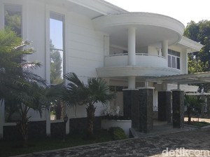Iriawan di Rumdin Wagub Jabar, Kunjungan atau Penggeledahan?