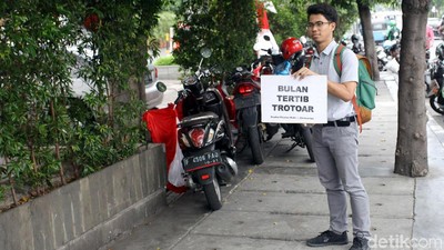 Aksi Tamasya Trotoar di Jakarta