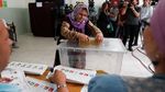 Foto: Warga Turki Ramai-ramai ke TPS untuk Pilih Presiden