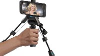 Tripod dengan Gagang untuk Selfie. Benda seharga US$ 39.90 atau Rp 558.600 ini sebenarnya ingin mengkombinasikan tongkat narsis alias tongsis dengan tripod. Alih-alih jadi alat multifungsi, alat ini malah membuat ponsel anda mirip alat pencari harta karun dengan antena menuju ke bawah. Foto: Thestreet