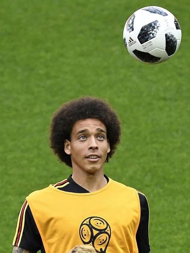 Pemain Belgia Axel Wistel terlihat mencolok dibanding pemain lainnya di Piala Dunia 2018 karena gaya rambut afro besarnya. Dia tampak bergaya seperti tahun 70-an dengan rambutnya itu. Foto: Instagram