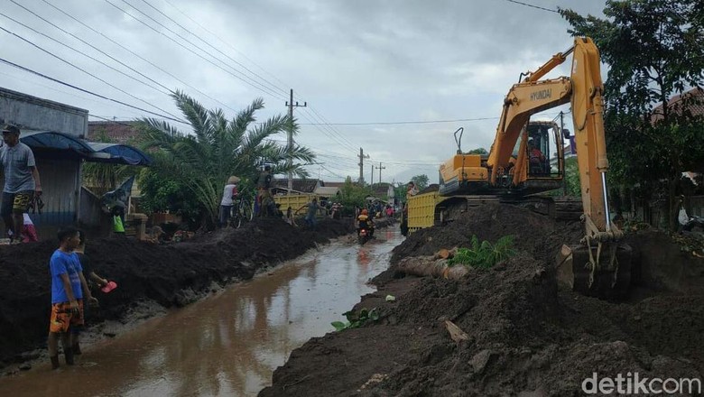 Pasca-Banjir Bandang, Irigasi Dinormalisasi agar Sawah Terairi Pasca-Banjir Bandang, Irigasi Dinormalisasi agar Sawah Terairi