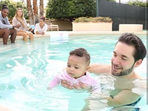 Suami Serena Williams Ini Benar-benar Sosok Ayah Super Perhatian
