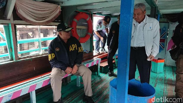 Kemenhub Bagi 5.000 Life Jacket ke Operator Kapal Danau Toba