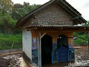 Diterjang Banjir Bandang, Musala Ini Tetap Berdiri Kokoh