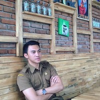 Di channel Yotube-nya, Junna juga menunjukkan bakat lainnya, yakni bernyanyi. Tak hanya ganteng, suaranya juga merdu. Foto: dok. Instagram (Junnaaditya_mr)