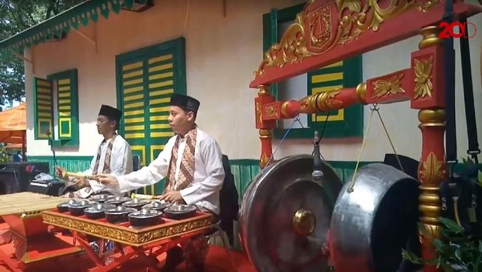 Kesenian Betawi turut meriahkan HUT DKI Jakarta ke-491 di Pasar Seni Ancol. Diantaranya ada kesenian Gambang Kromong dan Jawara Silat.