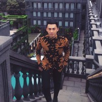 PNS menjadi pekerjaan utamanya, selain mengabdi untuk negara, dia juga seorang penyiar radio dan MC. Foto: dok. Instagram (Junnaaditya_mr)