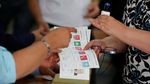 Foto: Warga Turki Ramai-ramai ke TPS untuk Pilih Presiden