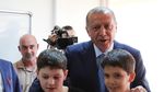 Potret Erdogan Ditemani Cucu Saat Memilih di Pemilu Turki