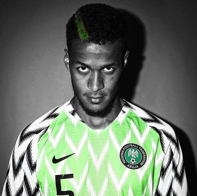 Pemain Nigeria William Troost-Ekong total membela negaranya di Piala Dunia 2018 bukan hanya lewat aksinya membawa bola. Dia juga total dalam bergaya. Lihat saja bagaimana dia memberikan semburat hijau pada rambutnya, sesuai warna kostum negaranya. Foto: Instagram