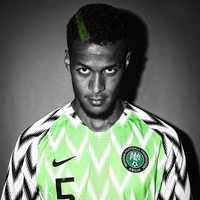 Pemain Nigeria William Troost-Ekong total membela negaranya di Piala Dunia 2018 bukan hanya lewat aksinya membawa bola. Dia juga total dalam bergaya. Lihat saja bagaimana dia memberikan semburat hijau pada rambutnya, sesuai warna kostum negaranya. Foto: Instagram
