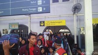 Sekitar pukul 09.30 WIB kereta Matarmaja jurusan Malang-Jakarta tiba di Stasiun Pasar Senen. (Azizah/detikcom)