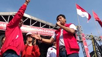 Ribuan kader DPC Taruna Merah Putih dari Jawa Barat ikut hadir meramaikan acara, diantaranya dari Kota Bekasi, Kab. Bekasi, Kab. Bogor, Kota Bogor, Kab. Cirebon, Kab. Subang, Kab. Majalengka, Kab. Sumedang, Kab. Karawang, mereka siap memenangkan pasangan Hasana tersebut.Foto: dok. Taruna Merah Putih. Foto: dok. Taruna Merah Putih
