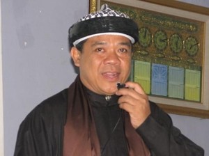 Hari Moekti Ingin Peti Matinya Diselimuti Bendera Ar-Rayah