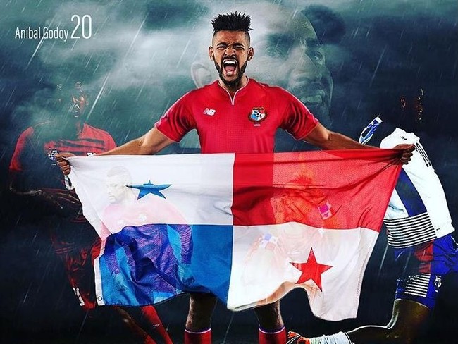 Inilah gaya rambut unik bintang sepakbola Panama, Anibal Godoy. Rambutnya yang terkumpul di tengah disebut netizen mirip sikat hingga sisir. Foto: Instagram