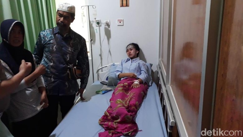 Wajah Perempuan Ini Luka Setelah Disiram Air Keras Teman Dekatnya Wajah Perempuan Ini Luka Setelah Disiram Air Keras Teman Dekatnya